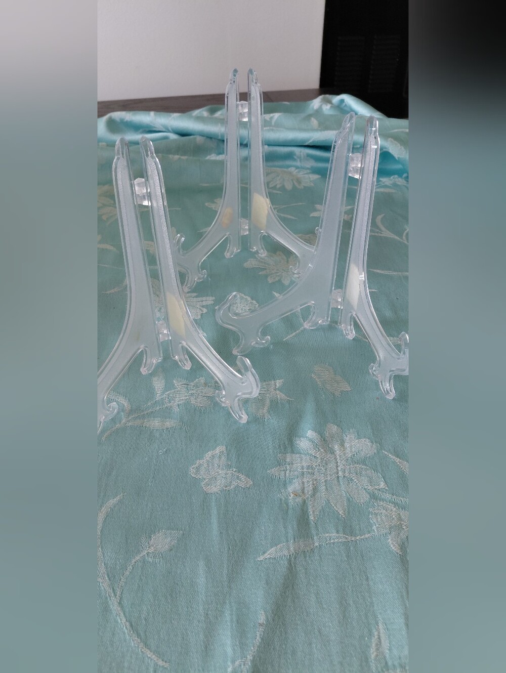 3 Clear Acrylic Plate Stand